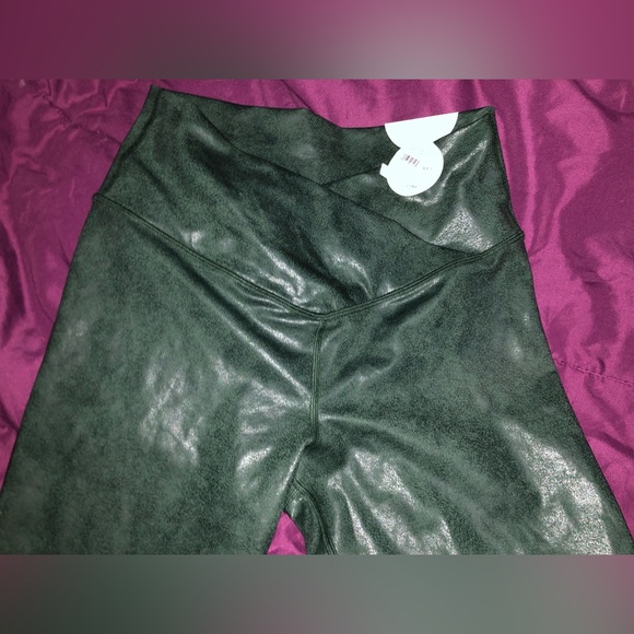 NWT aerie offline leggings dark green metallic like print - Picture 2 of 7